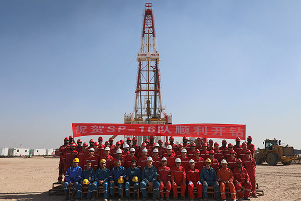 12月25日，中石化國工科威特分公司SINOPEC-16隊(duì)在科威特北部油區(qū)順利開鉆。中石化供圖