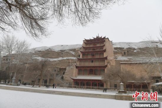 圖為2017年1月拍攝的莫高窟九層樓雪景。(資料圖) 楊艷敏 攝