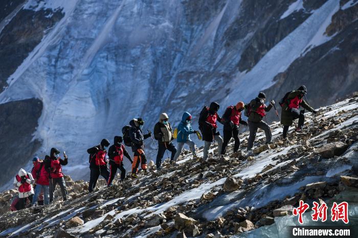 在西藏5000米以上獨(dú)立山峰舉行登山活動需提前一個月申請