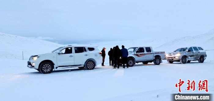 青海三江源：牧民生態(tài)管護(hù)人員開(kāi)啟風(fēng)雪巡山路