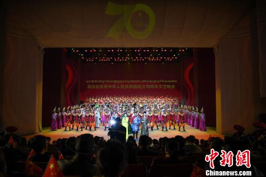 “90”后總導(dǎo)演完成西藏慶祝新中國(guó)成立70周年晚會(huì)“答卷”