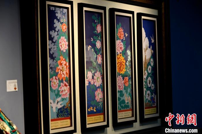 圖為5月16日，展覽中新創(chuàng)唐卡作品《四季花》?！±盍?攝